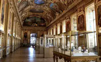 Задержаны подозреваемые в ограблении Лувра: полиция сообщает