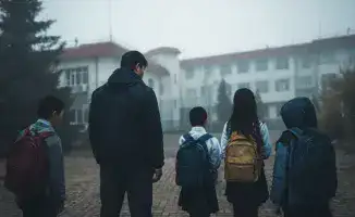 Полиция Алматы проверит тревожные сообщения родителей о странном мужчине в подъезде