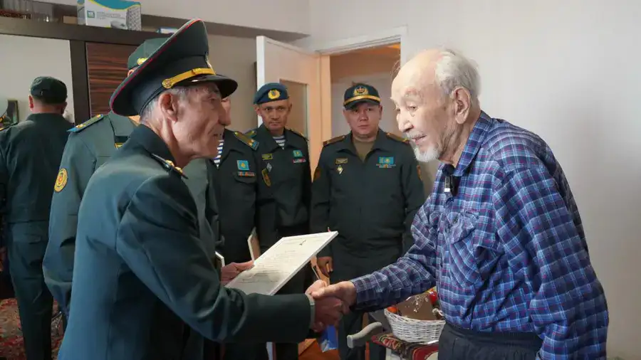 Камбар Сарсенов на праздновании своего 101-го дня рождения