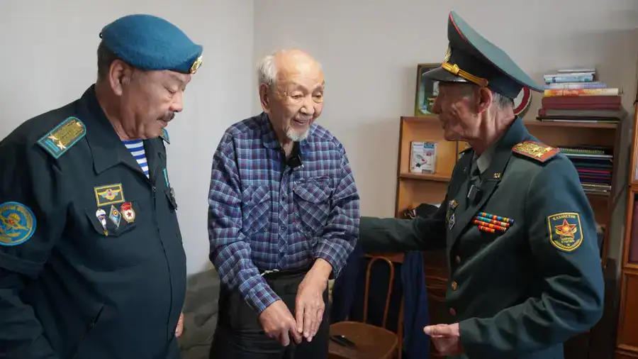 Камбар Сарсенов на праздновании своего 101-го дня рождения