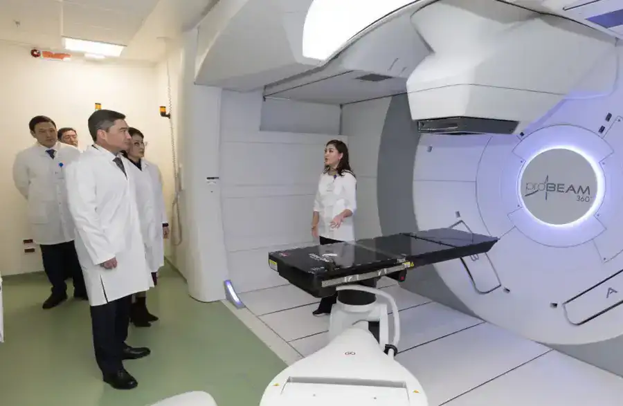 Олжас Бектенов проверил реализацию поручений Президента по развитию передовых технологий в медицине (5)