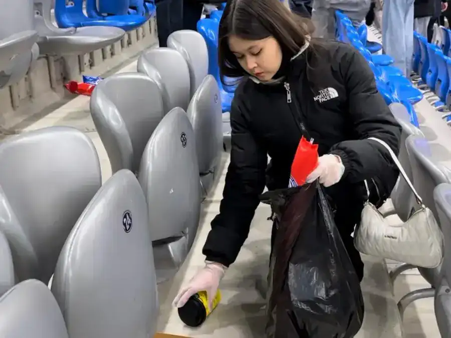 Футбольные болельщики необычно завершили матч между сборными Казахстана и Бельгии в Астане (2)