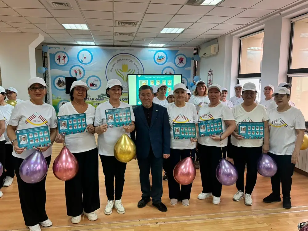 Выпускной для пожилых: столичные пенсионеры завершили курс гимнастики Айкуне (4)