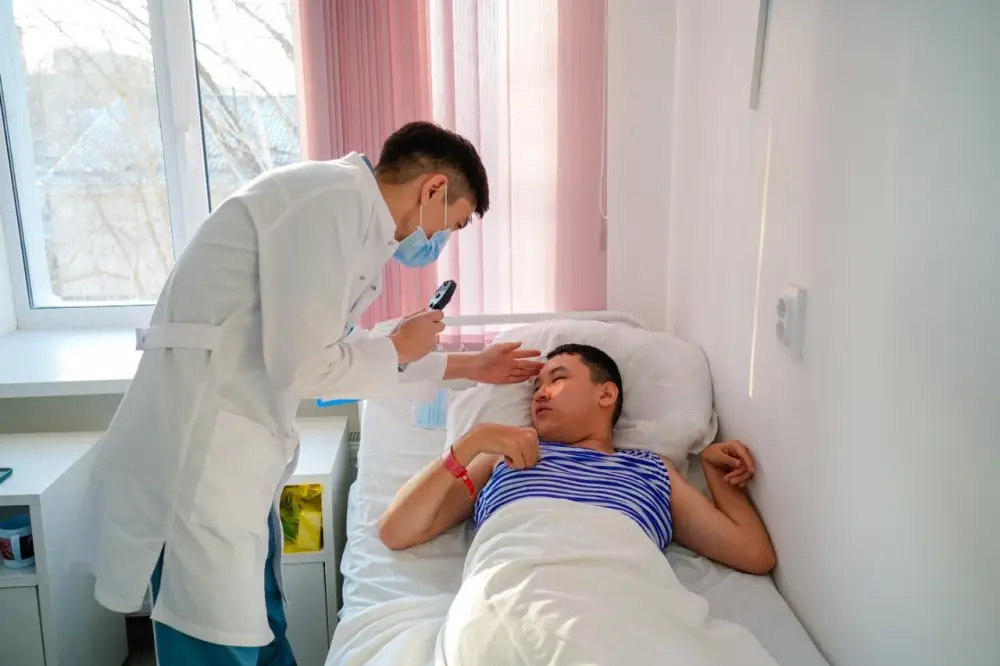 Столичные хирурги восстановили зрение пациенту с инвалидностью (2)