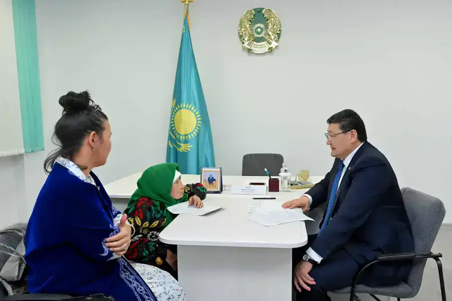 Аким области провел личный приём граждан (6)