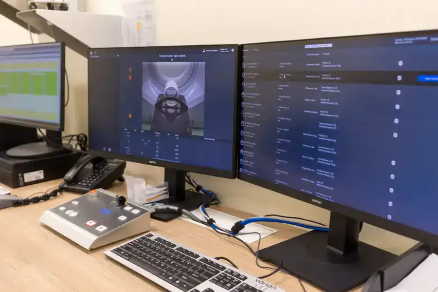 Олжас Бектенов проверил реализацию поручений Президента по развитию передовых технологий в медицине (3)