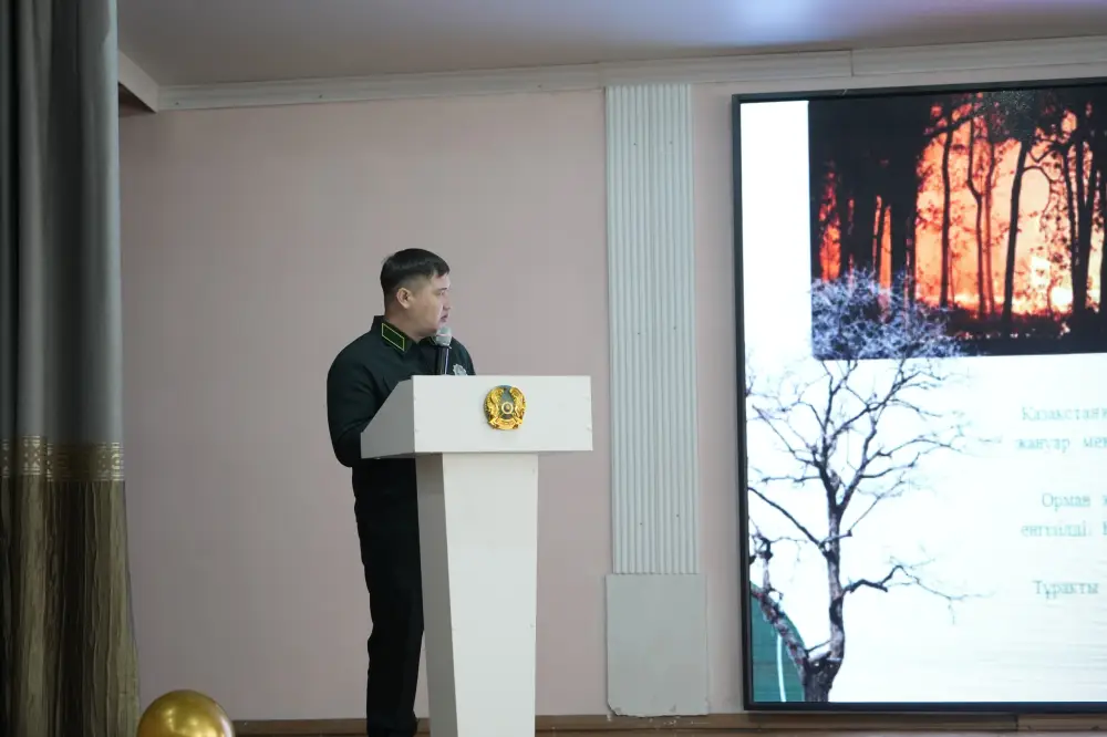 Беречь лес – обязанность каждого поколения: в Семее провели экологическую лекцию для студентов (3)