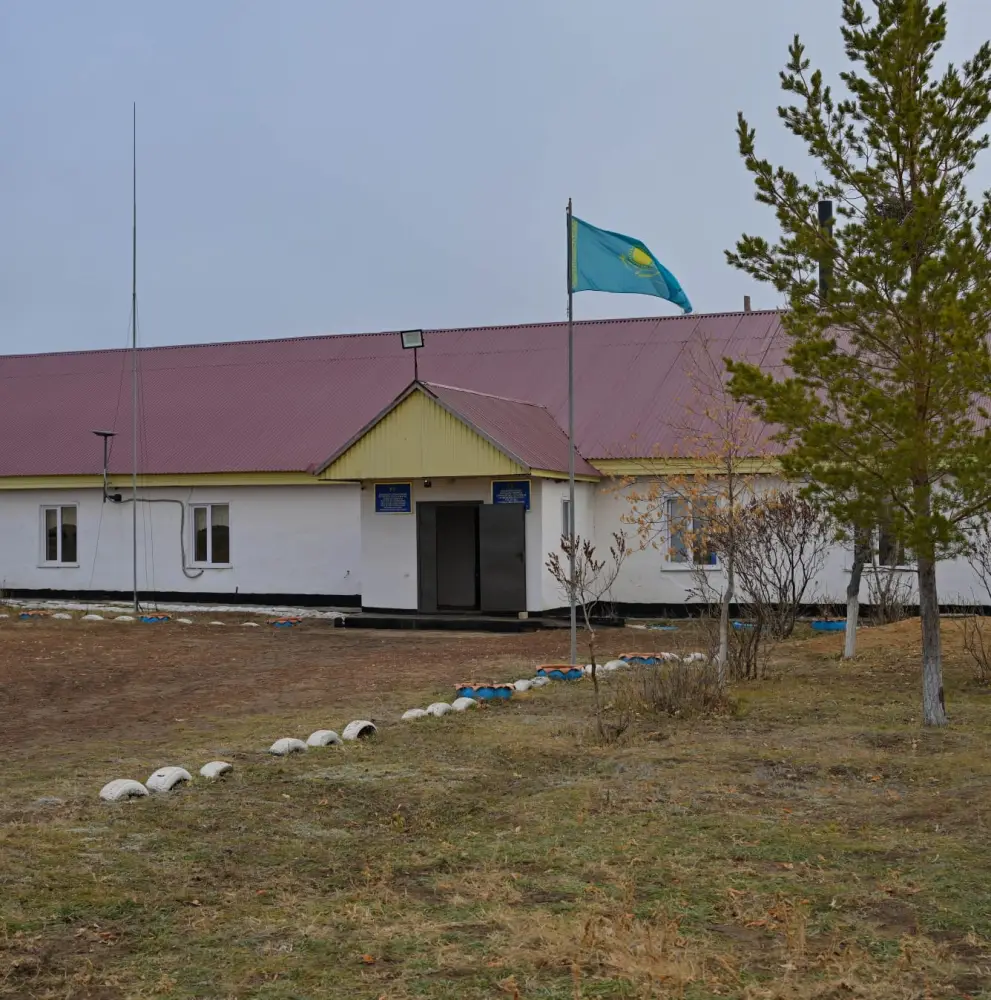 Аким Павлодарской области Асаин Байханов совершил рабочий визит в с. Тосагаш района Аққулы, где встретился с местными жителями (2)