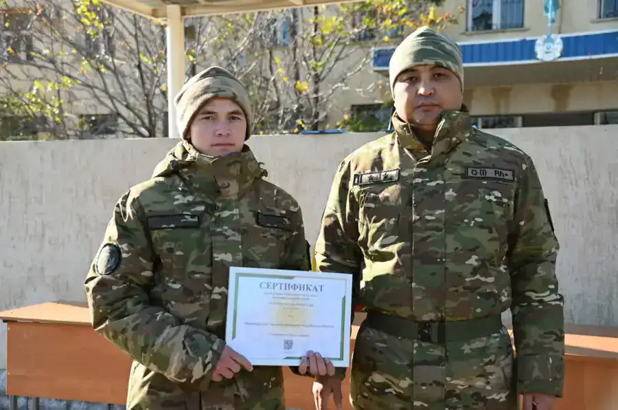 В Актауском гарнизоне свыше 200 солдат простились с Боевым знаменем (4)