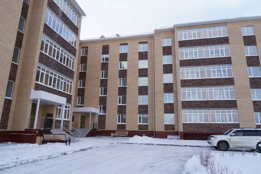 Марат Ахметжанов вручил ключи пострадавшим от паводка жителям села Зеренда (3)