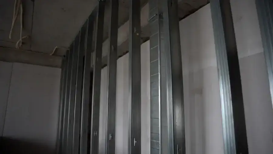 В мкр. Нурсая завершено 60% строительства новой поликлиники (4)