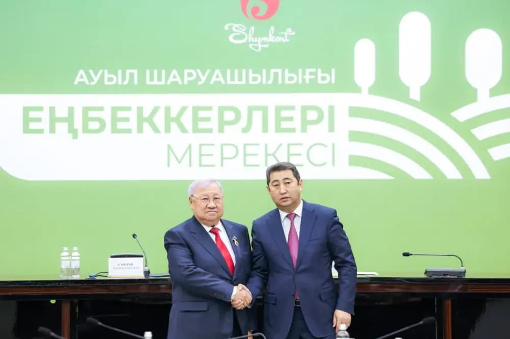 Айдарбек Сапаров вручил лучшим представителям АПК Шымкента государственные награды (6)