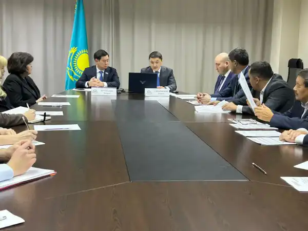 Совещание по вопросам развития автолизинга для физических лиц состоялось в Министерстве промышленности и строительства РК (2)