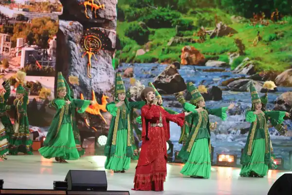 Более 1500 человек посетили концерт, посвящённый торжественной церемонии закрытия «Культурной столицы тюркского мира Актау – 2025» (5)