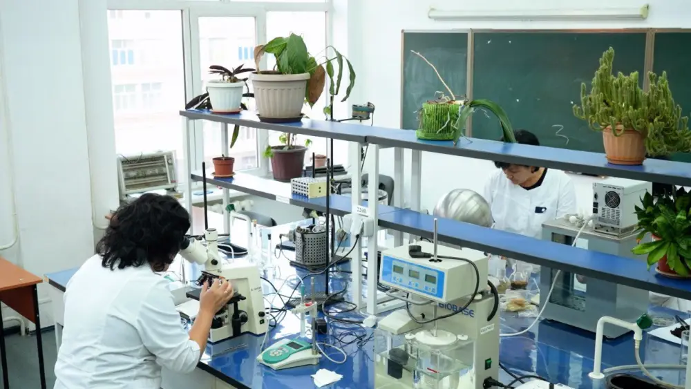 Ученые КазНУ разработали эффективный способ защиты семян (2)