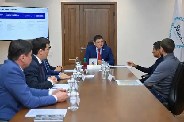 В Семее обсудили строительство детской академии по футзалу (4)