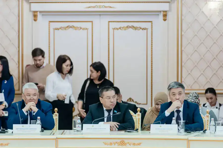 В Атырау стартовал международный симпозиум «Сарайшык: история и культура Великой степи на стыке Востока и Запада» (6)