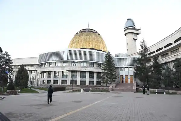 Аким Алматы Дархан Сатыбалды ознакомился с деятельностью Дворца школьников и Музея Алматы (2)