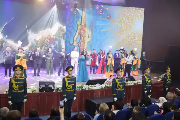 Солистка Национальной гвардии дала концерт для жителей Астаны в особом формате (6)