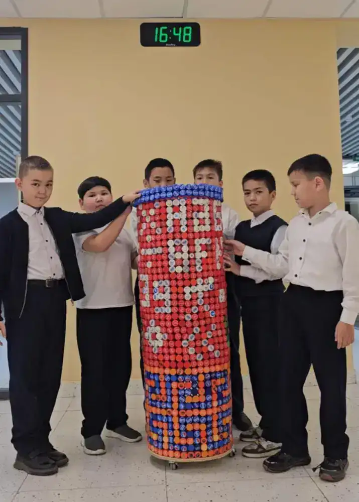 Школьники «Келешек мектеп» города Семей изготовили EcoBox из пластиковых крышек (3)