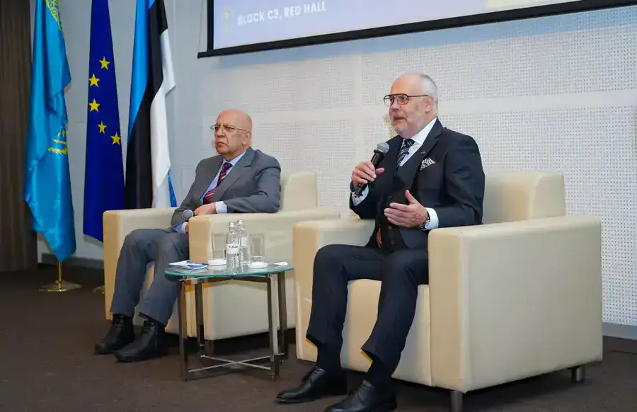 Президент Эстонии провел лекцию для студентов Nazarbayev University (9)