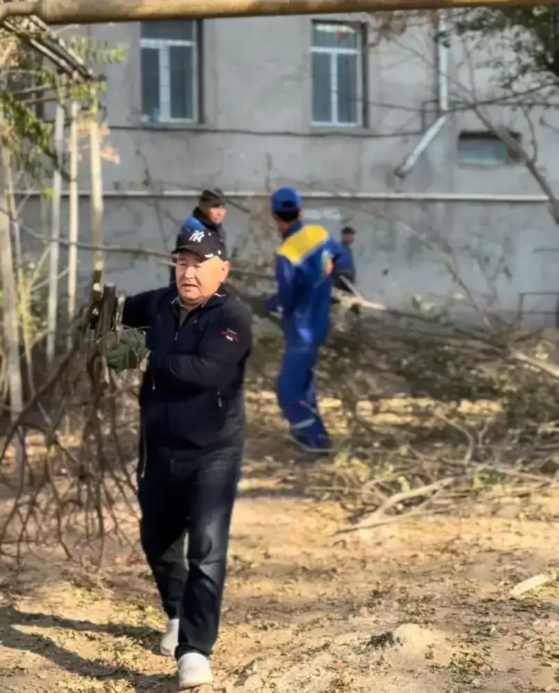 «ТАЗА ҚАЗАҚСТАН»: ЖИТЕЛИ ШЫМКЕНТА ВНОСЯТ ВКЛАД В УЛУЧШЕНИЕ ЭКОЛОГИЧЕСКОГО ОБЛИКА ГОРОДА (4)