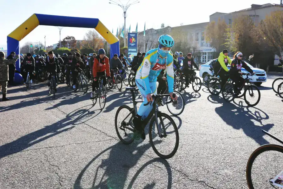 «Закон и порядок»: в Таразе прошёл массовый велопробег (4)