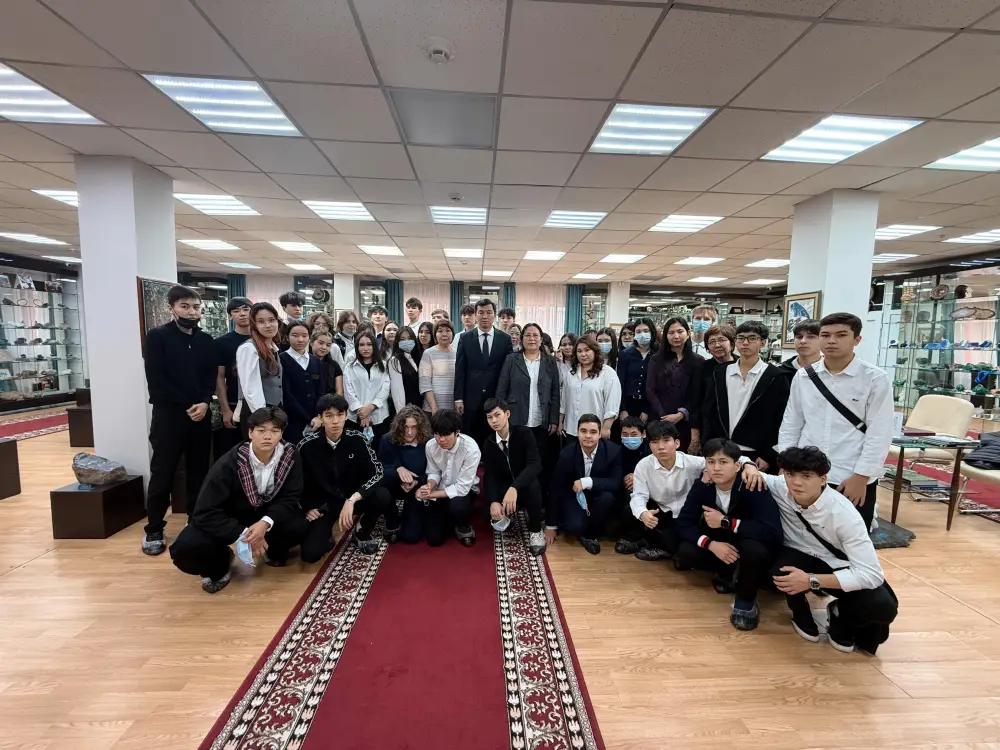 Столичные школьники открыли для себя мир минералов и ценности государственной службы (8)