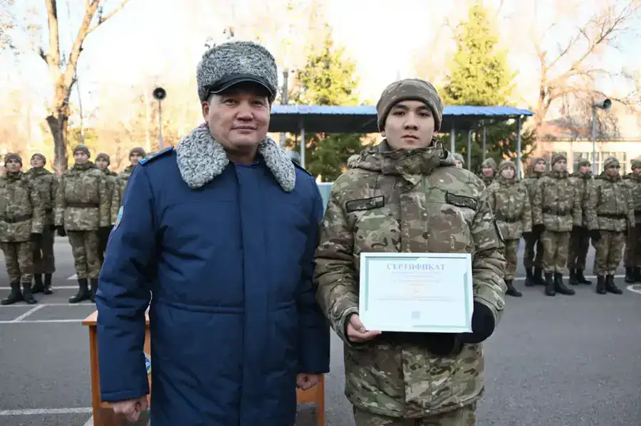 От службы – к студенческой скамье: солдаты военного вуза получили образовательные гранты (2)
