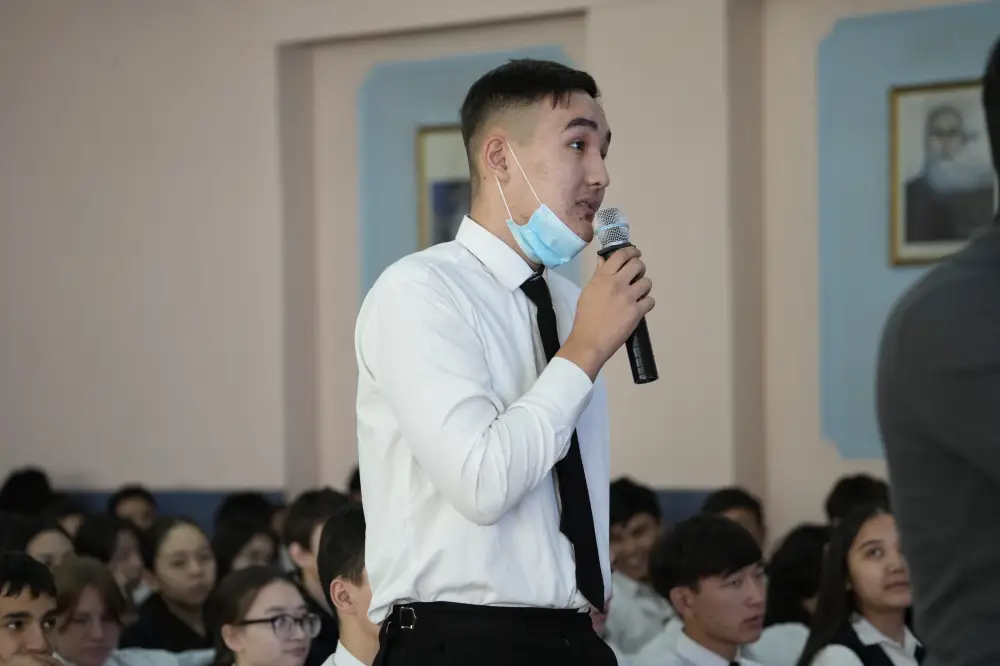 Беречь лес – обязанность каждого поколения: в Семее провели экологическую лекцию для студентов (2)