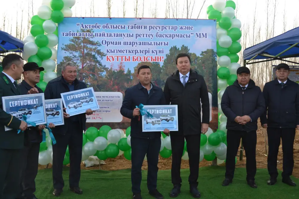 Шалкарским лесникам передали автомобили и дроны (2)