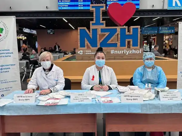 Акцию по профилактике и борьбе со СПИДом провели в столичных торговых центрах (3)