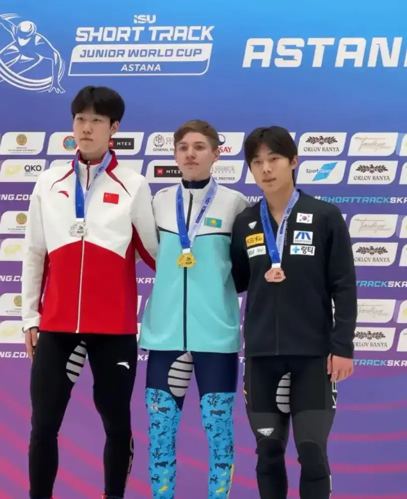 Столичный спортсмен стал двукратным золотым медалистом на этапе Кубка мира по шорт-треку (3)