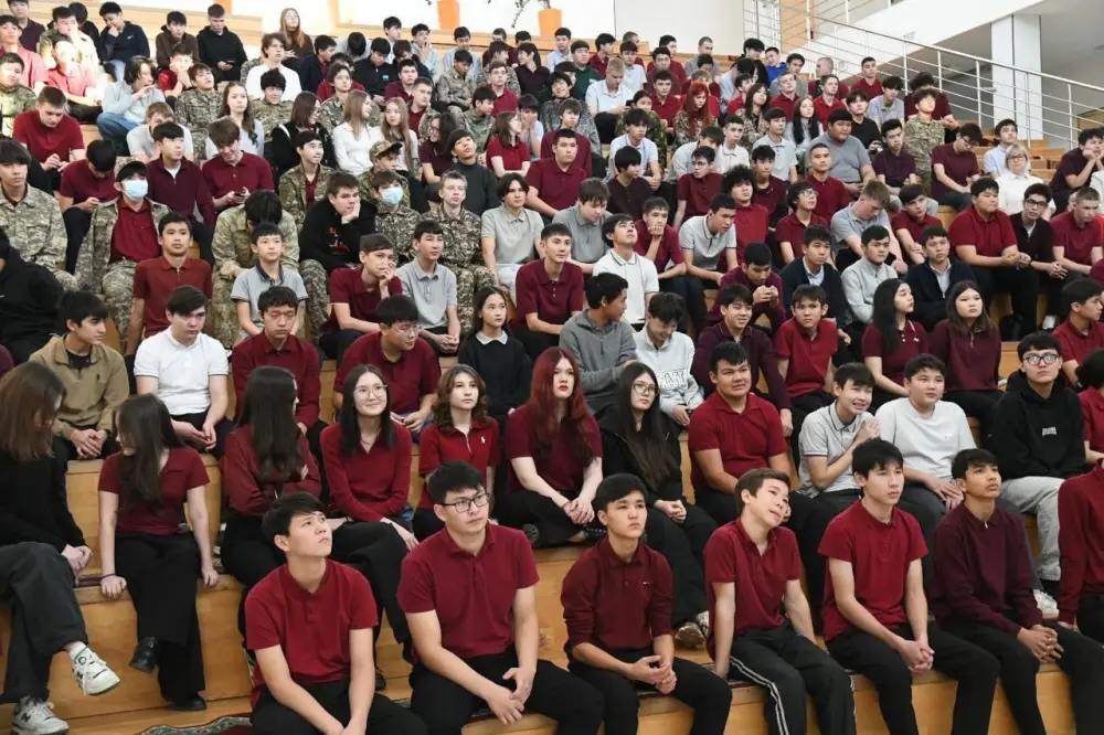 «Закон и порядок»: учащимся столичного колледжа напомнили об ответственности за совершение правонарушений (7)