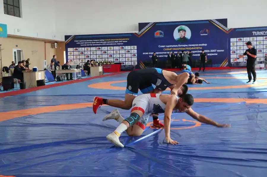 В ТУРКЕСТАНЕ СТАРТОВАЛ МЕЖДУНАРОДНЫЙ ТУРНИР ПО БОРЬБЕ ПАМЯТИ САБЫРА РАХИМОВА (5)