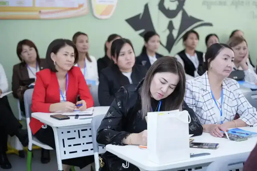 В городе Алатау состоялся областной Языковой форум в формате TED Talks с участием учителей, преподавателей и учёных (3)