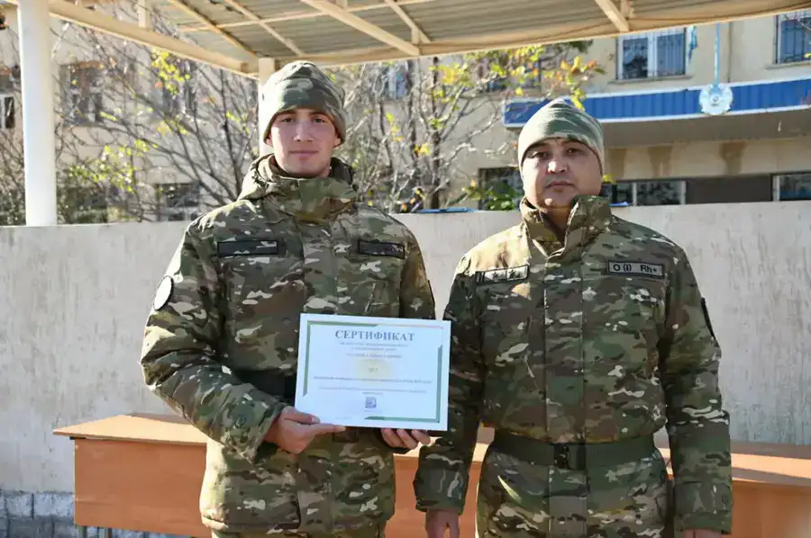 В Актауском гарнизоне свыше 200 солдат простились с Боевым знаменем (3)