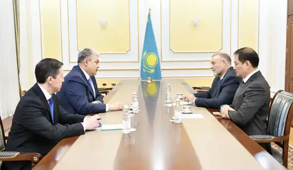 Глава МИД Казахстана провёл встречу с руководством «Kazzinc Holdings» (2)