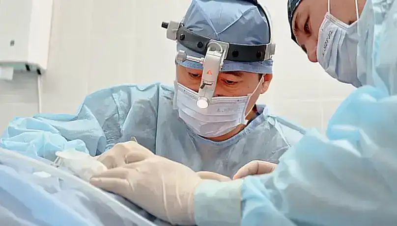 В Караганде впервые провели операцию по протезированию слуховой косточки (4)