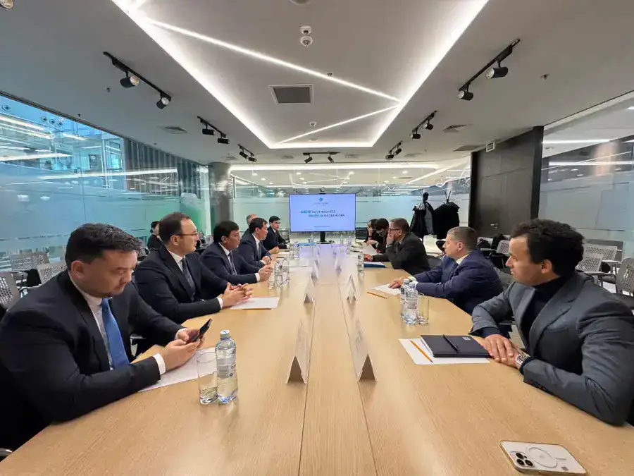 Асхат Шахаров обсудил с послом Франции инвестиционные проекты в Актюбинской области (5)