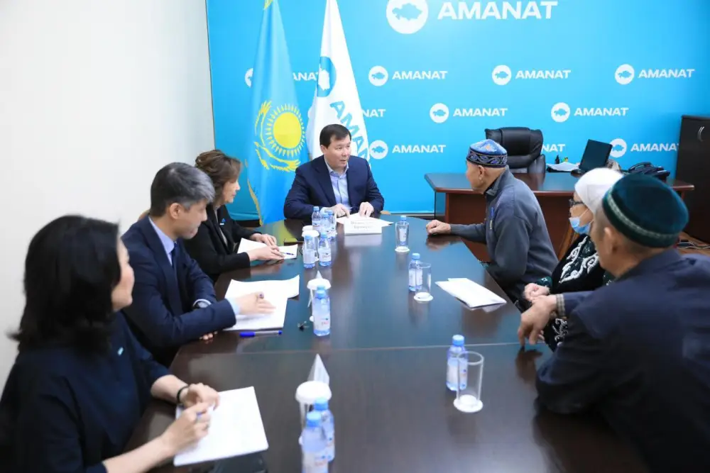 Аким области провел личный прием граждан (7)