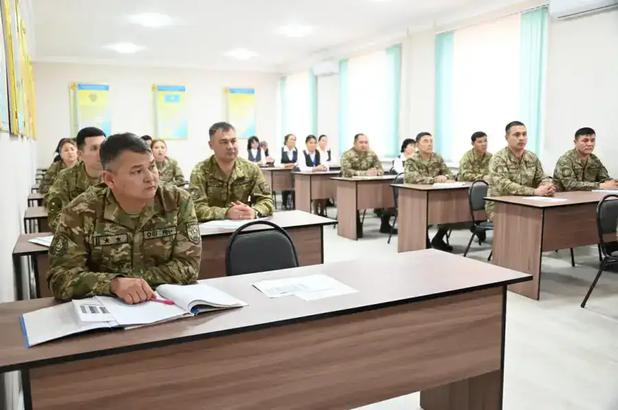 Заместитель министра обороны посетил Актауский гарнизон (2)