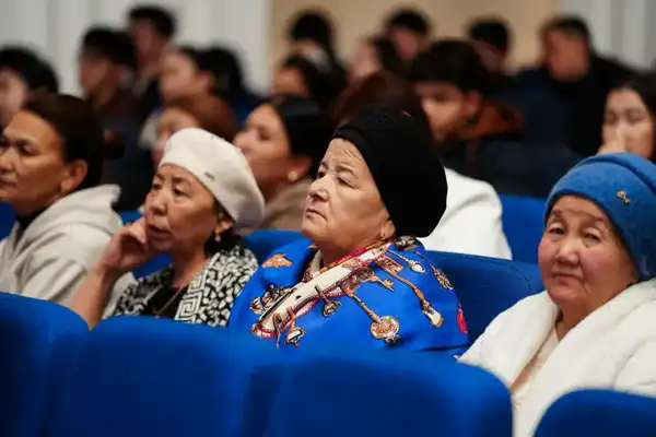 В Семее выступил Шымкентский городской театр эстрады и сатиры (5)