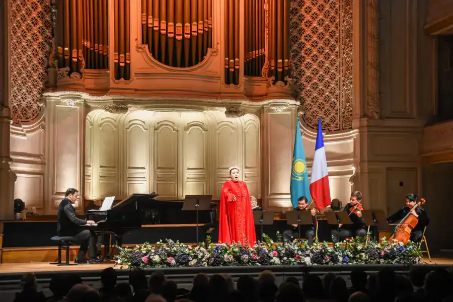 Майра Мұхамедқызы выступила с сольным концертом в Париже (2)