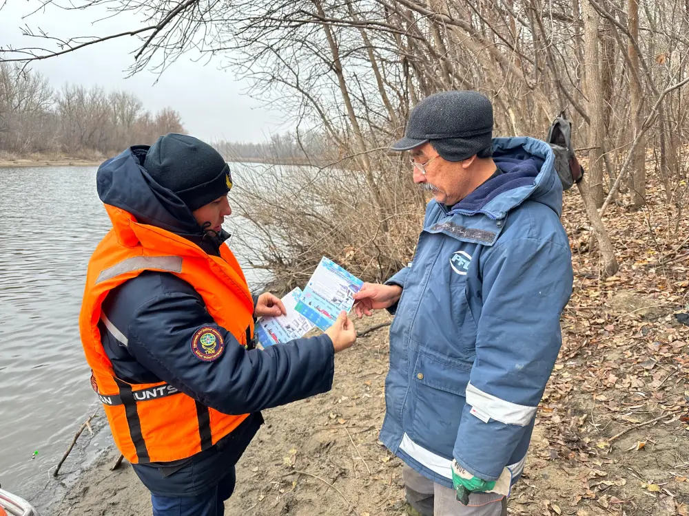 МЧС предупреждает: выход на тонкий лёд крайне опасен (5)