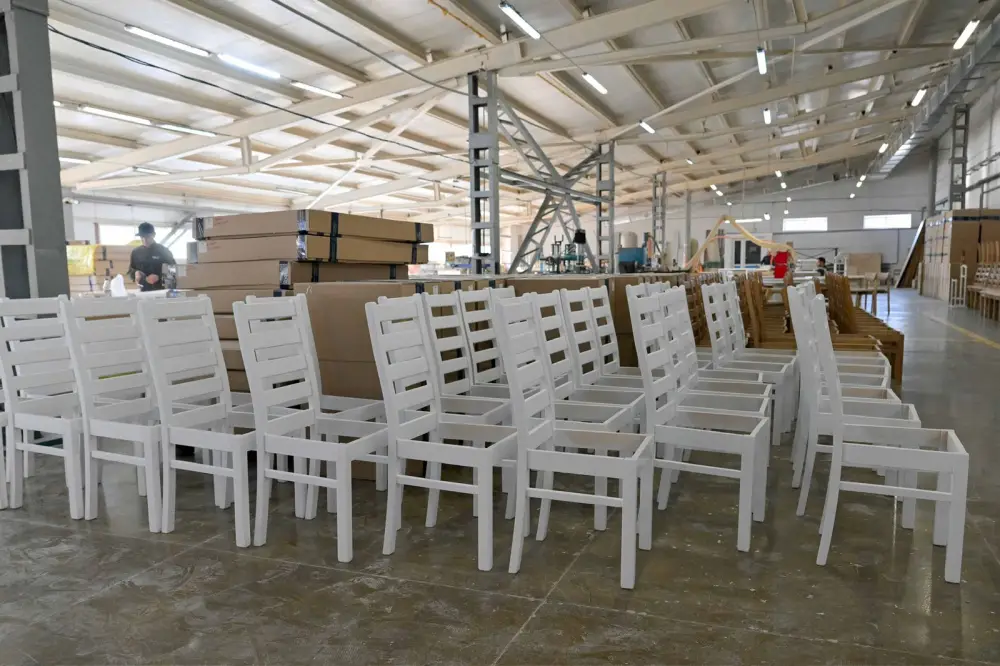 Аким области посетил предприятие по производству корпусной мебели (4)