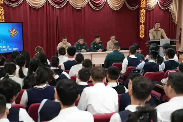 В Северо-Казахстанской области прошли встречи военнослужащих со школьниками и рабочей молодежью (7)