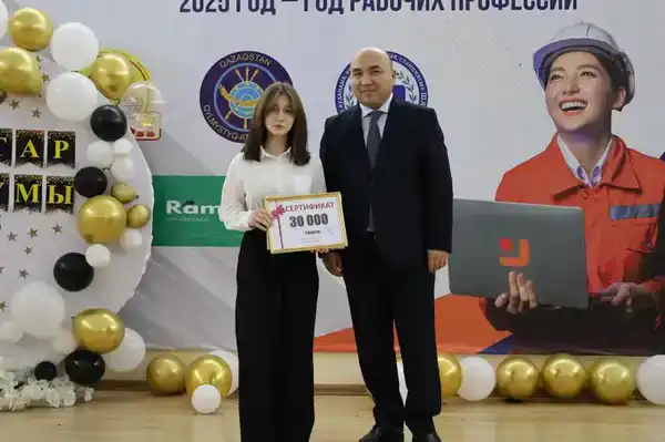 Премии лучшим молодым специалистам вручили в Нуринском районе (8)