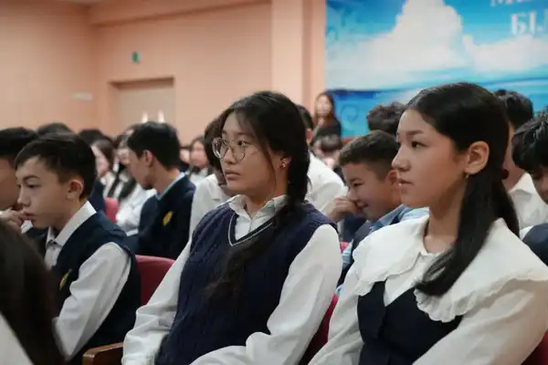 В Северо-Казахстанской области прошли встречи военнослужащих со школьниками и рабочей молодежью (3)