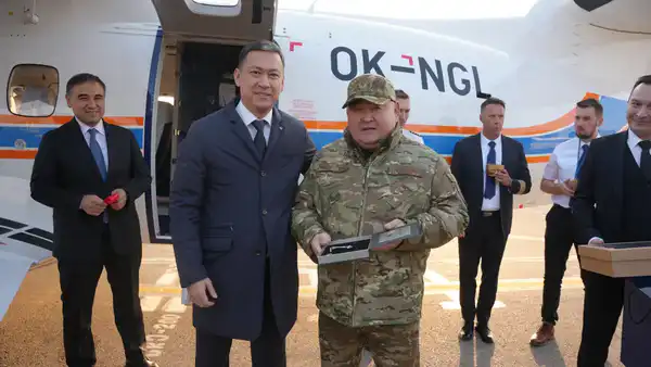 В Шымкенте встретили третий самолет L-410 для МЧС Казахстана (6)